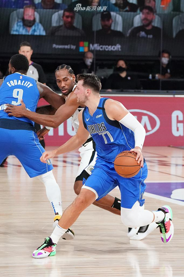 家豪门侧目 家豪门侧目